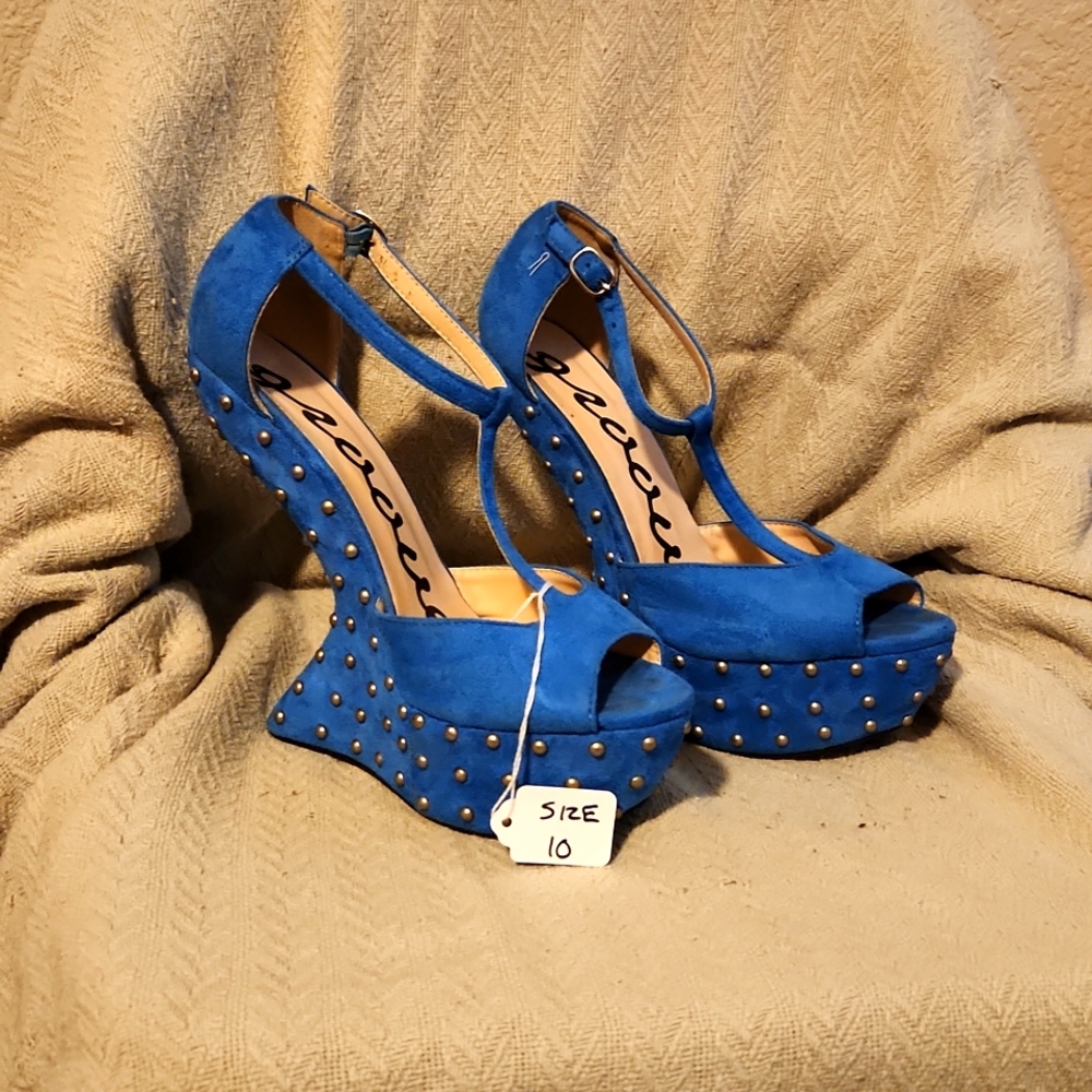 Sexy and Exotic Studded T-strap Open Toe Wedges